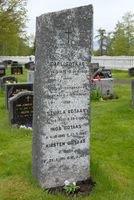 Gravminnet til Carl Gotaas (1870–1939) på Egge kirkegård, reist 1950 av sangere og musikere i Steinkjer. Foto: Morten Stene (2009).