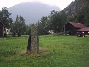 Bautastein Korsbrekke Sunnylven.JPG