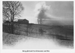 Berg gård sett fra Riis etter angrepet i november 1943. Foto tyske soldater. Bryde.