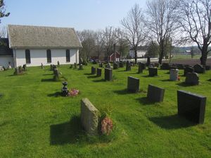 Berg kirke Halden kirkegården 2012.jpg