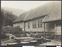 110. Bergen 0,51 Schøttstue i Dramshusen - no-nb digifoto 20160303 00126 bldsa L KK0093.jpg