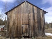 Solbrent sørgavl på låven. Foto: Trond Nygård (2010)