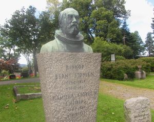 Bernt Støylen gravminne.jpg