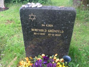 Berthold Grünfeld gravminne.jpg