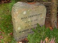 Gravminne, sanger og revyforfatter Bias Bernhoft. Foto: Stig Rune Pedersen