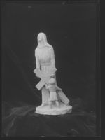 Skulptur med religiøst motiv. Foto: Narve Skarpmoen