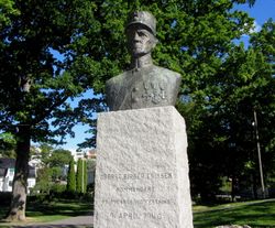Minnesmerket over Birger Eriksen i Badeparken i Drøbak ble reist i 1975. Foto: Stig Rune Pedersen
