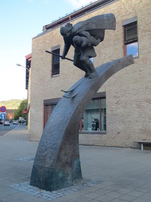 Birkebeinere statue Lillehammer.JPG
