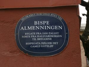 Bispeallmenningen Oslo blå plakett.JPG