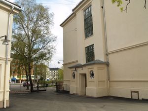 Bjølsen skolegård mot Advokat Dehilis plass.JPG