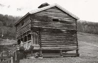 80. Bjølstad, Oppland - Riksantikvaren-T125 01 0593.jpg