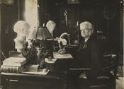 Bjørnson på kontoret på Aulestad. Foto: Ukjent (1908).