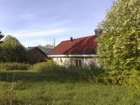 Baksida av det folketomme tunet på Bjørnsveen i 2012. Noen år seinere ble alle husa revet. Foto: Trond Nygård