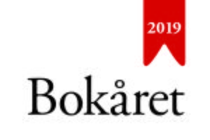 Bokåret 2019 logo bred hvit.jpg