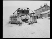 Snørydding på Bolna stasjon, 1957, (Jac Brun).