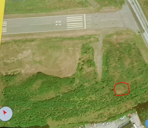 Bombehull ved østre baneende.PNG