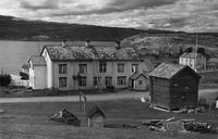 Bossekop handelssted. Bygningene ble brent ned under krigen. Foto: Halvor Vreim (1936).