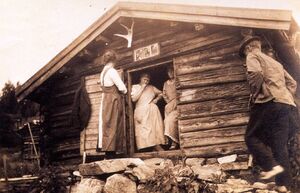 Bråtabua på Bråtavollen (Modum).jpeg