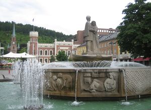 Bragernes torg i Drammen 2005.jpg