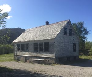 Brandsøy gamle skule 1899 (red).jpg