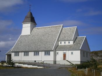 Brattvaer.kirke.JPG