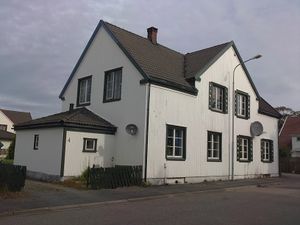 Bredsdorffs gate 2-4 (Larvik).jpg