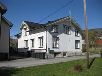 Breifonn sett frå Skippergata i 2020. Ein del ombygd etter flyttinga i 1905. Foto: Olav Momrak-Haugan