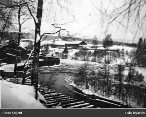 Brekkedammen - tømmerfløting omkr 1916 A-10010 Ua 0001 213.jpg