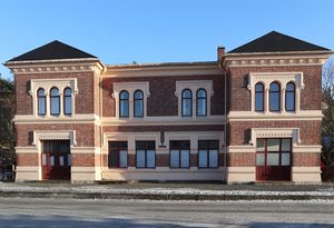 Brevik stasjon plattformfasade.jpg