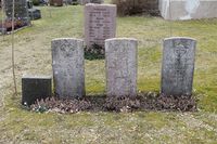 Krigsgraver for tre flysoldatar frå Samveldet. Foto: Chris Nyborg (2019).