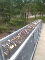 Hengelåser som symbol på kjærlighet er en utenlandsk tradisjon som også har fått feste i Norge. Her fra ei bru over Akerselva (2014)