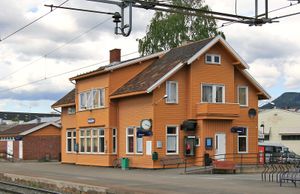 Brumunddal stasjon.jpg