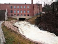 Brynsfossen i flom 2. desember 2007. Foto: Pål Giørtz (2007).