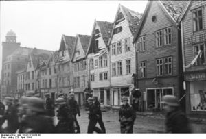 Bundesarchiv Bild 101I-117-0353-30, Norwegen, Bergen, beschädigte Gebäude.jpg