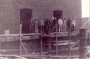 Byggearbeider ved Vetsfos Cellulosefabrik (oeb-179229).jpg