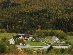 Bykle, kyrkjene, Byklum og Kultrane frå Jarevegen.JPG