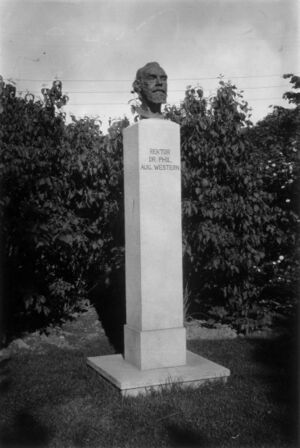 Byste August Western.jpg