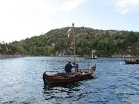 Fyring under kappseglas i Kråksundet. Foto: Olve Utne (2011).