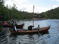 Fyring under kappseglas i Kråksundet. Foto: Olve Utne (2011).