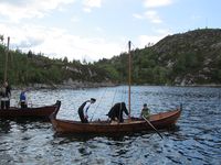 Fyring under kappseglas i Kråksundet. Foto: Olve Utne (2011).