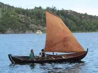 Trirøing under kappseglas i Kråksundet. Foto: Olve Utne (2011).