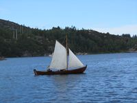 Trirøing under kappseglas i Kråksundet. Foto: Olve Utne (2011).