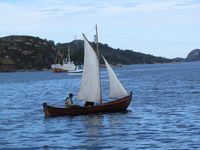 Trirøing under kappseglas i Kråksundet. Foto: Olve Utne (2011).
