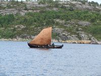 Trirøing under kappseglas i Kråksundet. Foto: Olve Utne (2011).