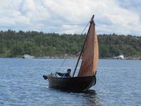 Trirøing under kappseglas i Kråksundet. Foto: Olve Utne (2011).