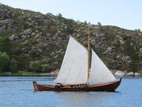 Trirøing under kappseglas i Kråksundet. Foto: Olve Utne (2011).