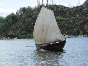 C01941 geitbåt-fyring.jpg