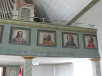 Evangelister og apostler på orgelgalleriet.