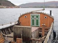 Vengbåten «Ottar» ved kai på Otnes i Valsøyfjorden i 2013. Foto: Olve Utne