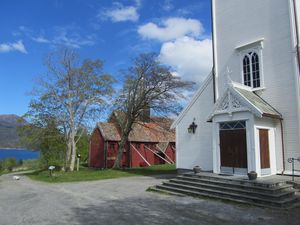 C12588 Kvernes - stavkrk og nykrk.jpg